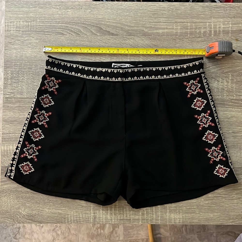 PINK MARTINI embroidered boho shorts size L